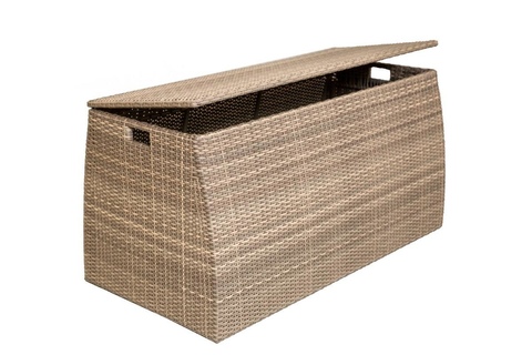 Lazio's chest of drawers is large